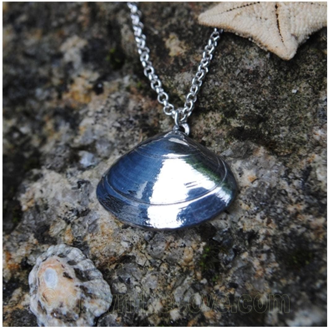 Clam Shell Pendant image 1